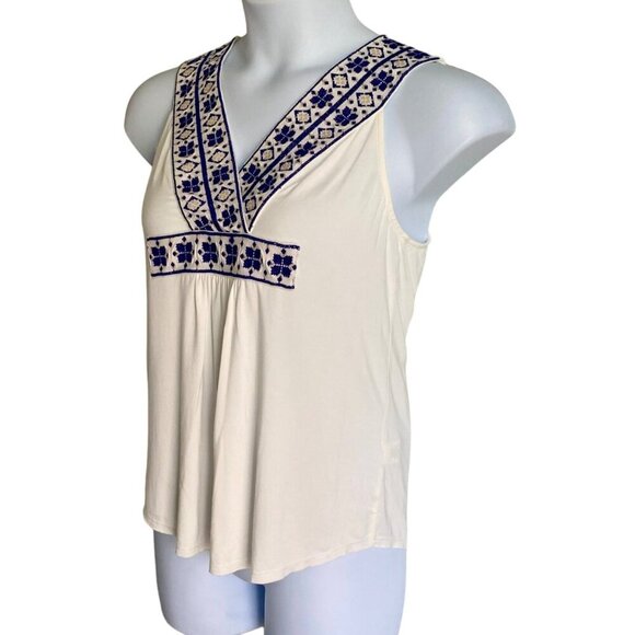 Bunulu Sleeveless Top with Detailed Embroidered Neckline Women's Medium - Picture 4 of 10